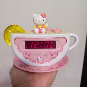 Sanrio "Hello Kitty" Tea Cup Digital Alarm Clock AM/FM Radio Night Light!